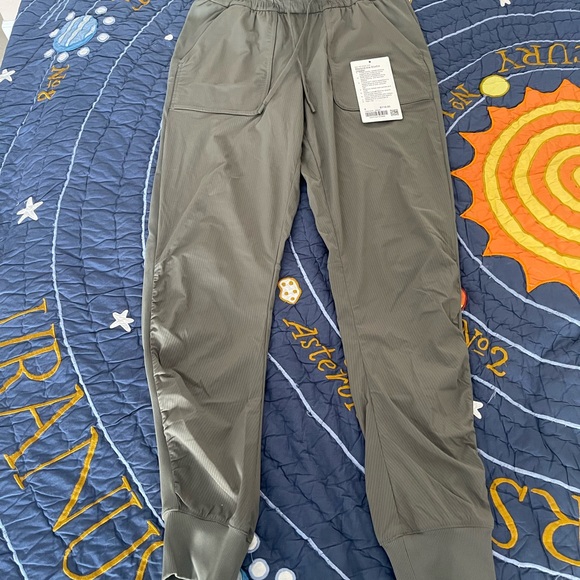 LULULEMON Beyond the Studio joggers sz 6 Grey Sage NWOT - Picture 4 of 8